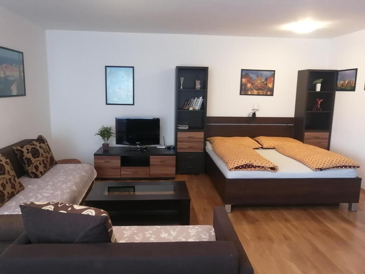 Modern City Center Apartment With Private Parking Martin Exterior photo