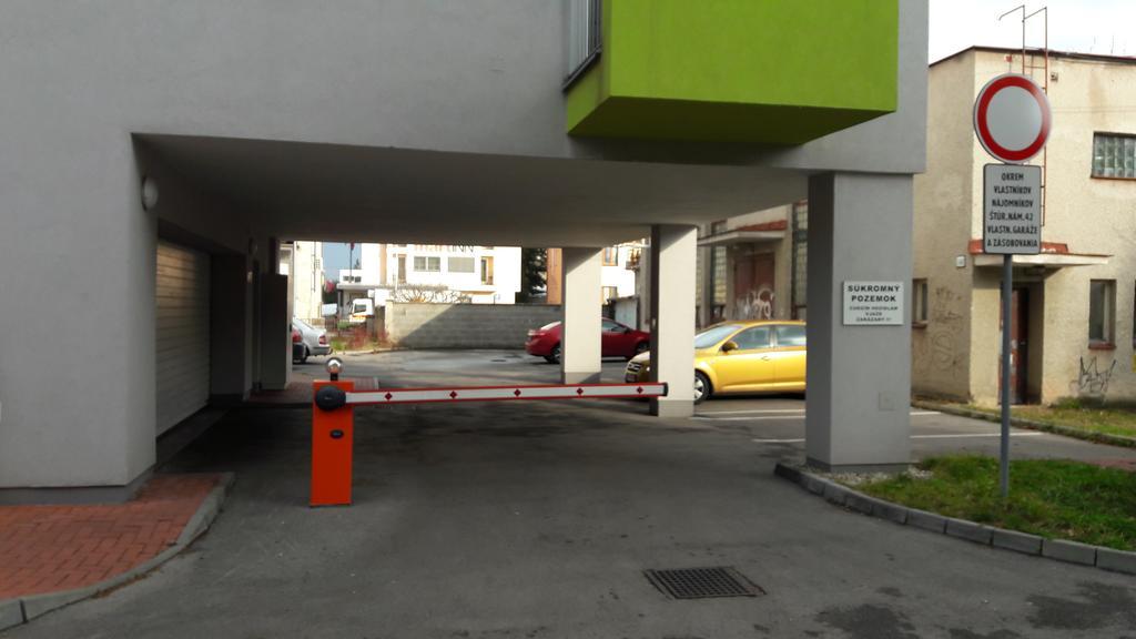 Modern City Center Apartment With Private Parking Martin Exterior photo